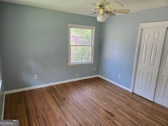 Building Photo - 1387 Town Country Dr SE