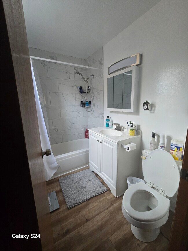 Building Photo - 5413 N Mobile Ave