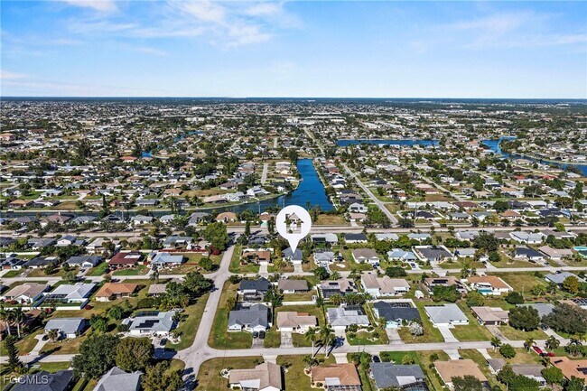 Building Photo - 1831 SE Van Loon Terrace