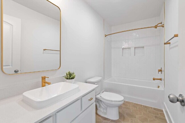 Building Photo - Experience Modern Comfort: Spacious 4-Bedr...