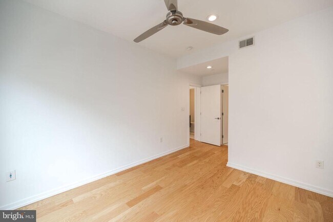 Building Photo - 444 Fairmount Ave