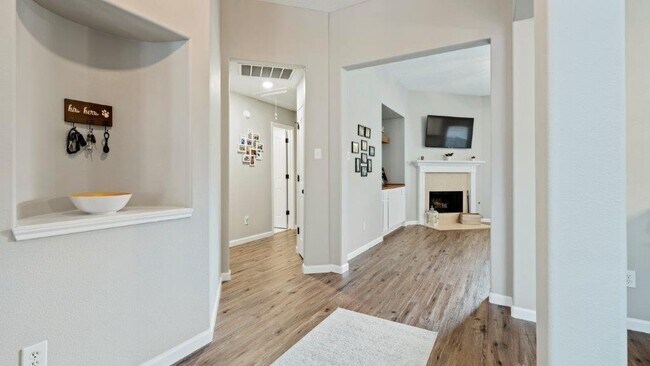Building Photo - 6163 Darlington Ct