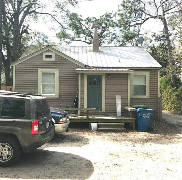 Building Photo - 2053 Monroe St