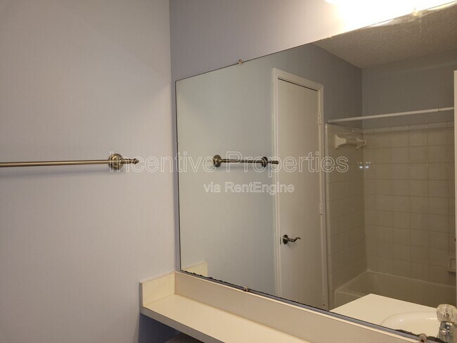 Building Photo - 2533 Grassy Point Dr