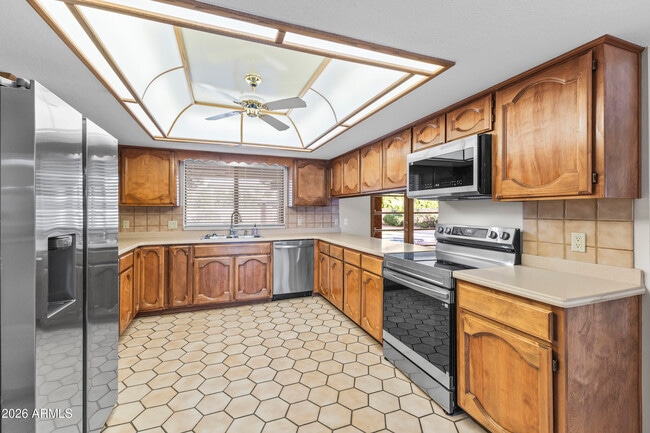 Building Photo - 1306 E La Vieve Ln