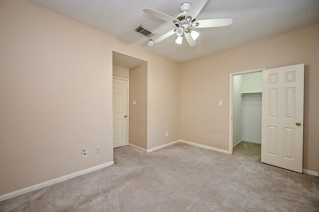 Building Photo - 4815 Knights Branch Dr