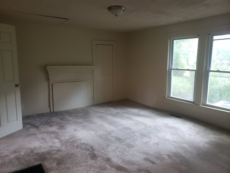 Building Photo - 130 White Horse Road Ext