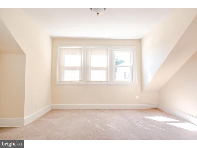 Building Photo - 476 Lyceum Ave