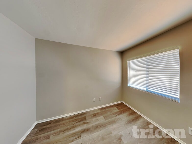 Building Photo - 12008 W Rosewood Dr