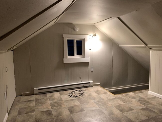 Building Photo - Newly Renovated 2 Bedroom with a walk-through Home in Carlisle