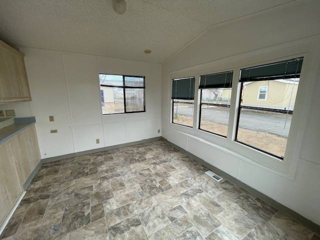 Building Photo - 740-990-990 Arroyo Dr