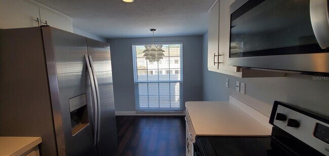 Building Photo - 5210 Wedgewood Ln