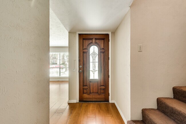 Building Photo - Adorable Townhome featuring 3 Bedrooms + Office In Prime Location