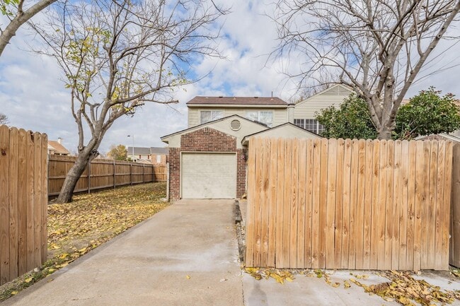 Building Photo - 1504 Beach Ln
