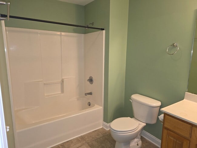 Building Photo - 3 bedroom 3 bath townhouse with one car ga...