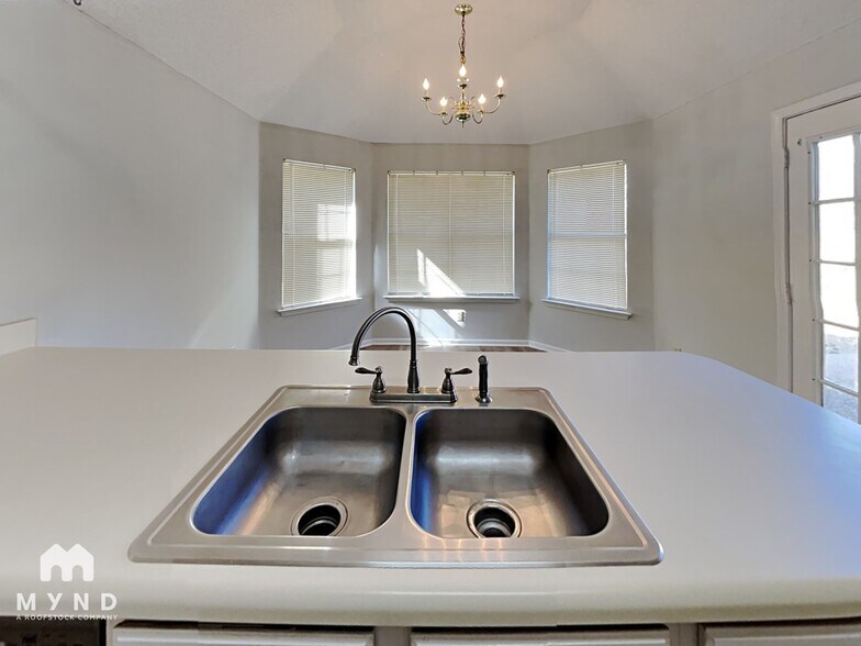 Building Photo - 275 Oakland Hills Dr