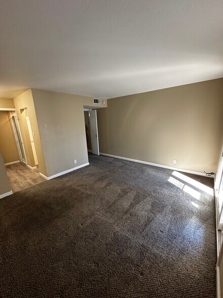 Building Photo - 3722 W Benjamin Holt Dr