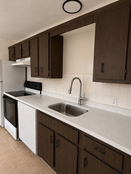 Building Photo - APTS in Everett, Malden, Chelsea & Boston