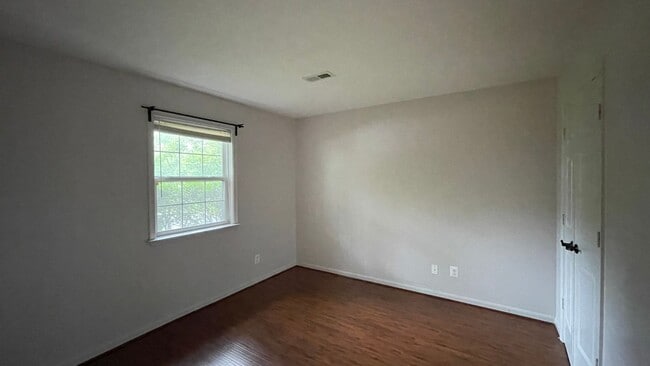 Building Photo - 4 Bed Townhome in South Stafford