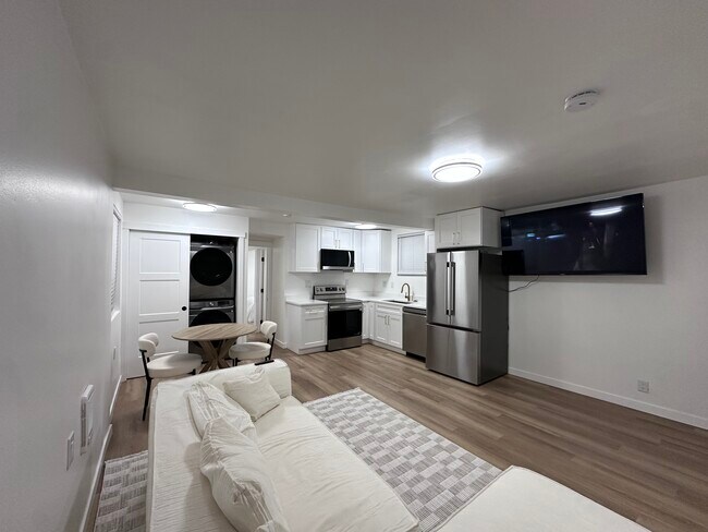 Building Photo - 1747 NE 147th St