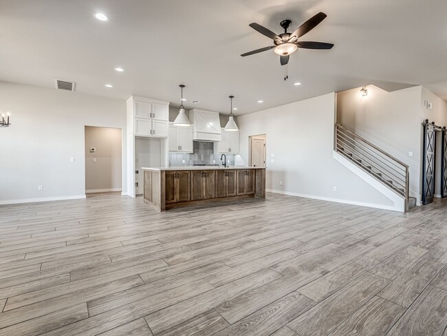 Building Photo - Newer Beautiful home in East Edmond + 4 Be...