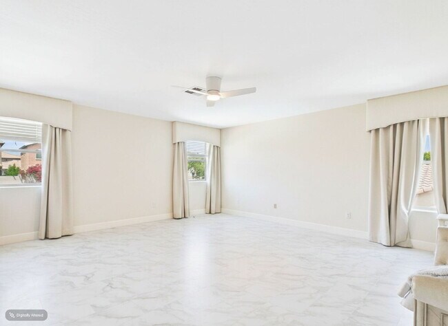 Building Photo - Luxury Awaits with Designer Details