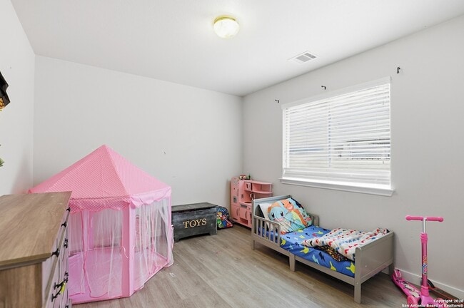 Building Photo - 414 Willow Grove Dr