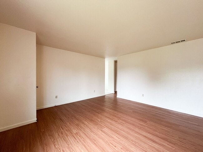 Building Photo - 4 Bedroom, 2 Bath Single Story Corner Lot Home in Rancho Cordova