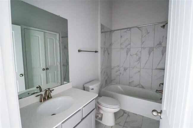 Building Photo - 10106 Water Harbor Dr