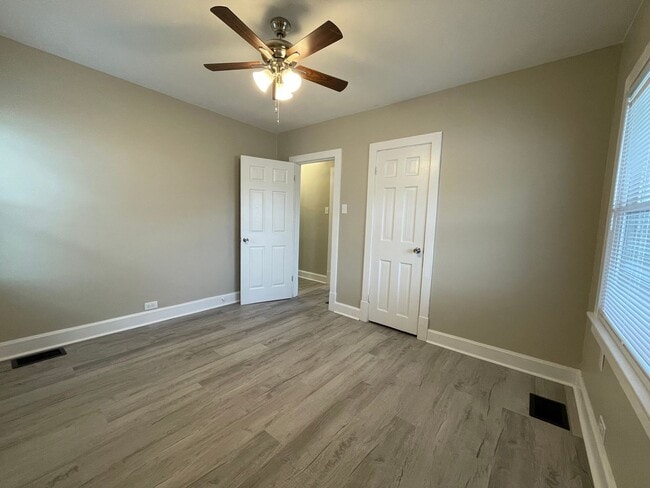 Building Photo - Newly Renovated Just For You! 3 Beds/1 Bat...