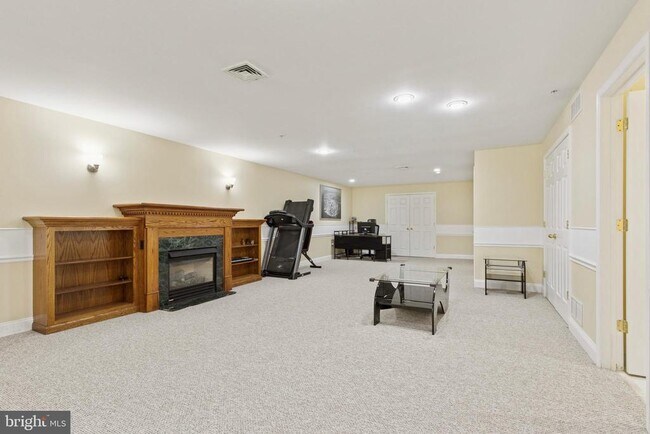 Building Photo - 178 Hedge Row Cir