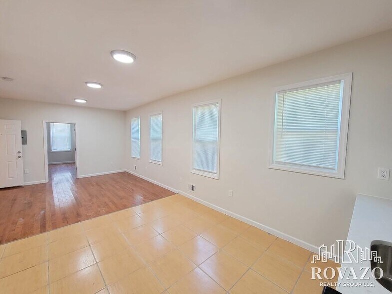 Building Photo - 364 21st St