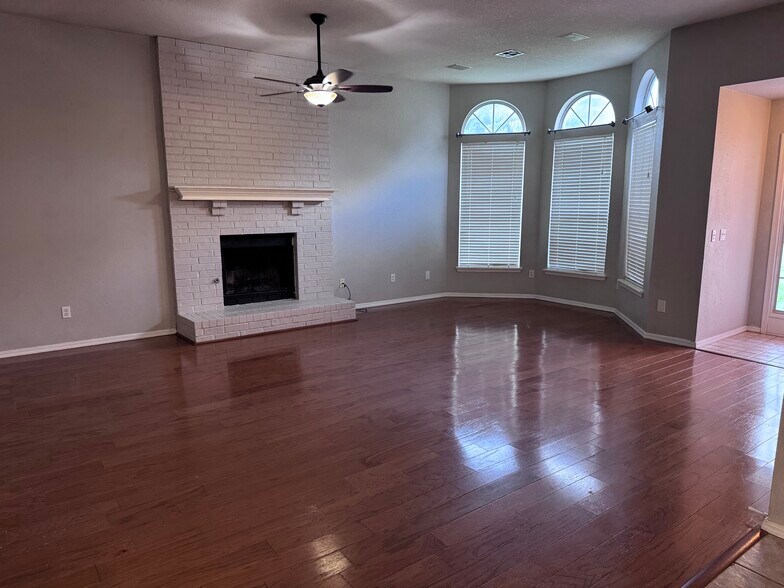 Building Photo - 11232 S Nandina Ave