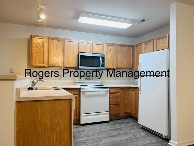 Building Photo - 2950 Trailwood Pines Ln