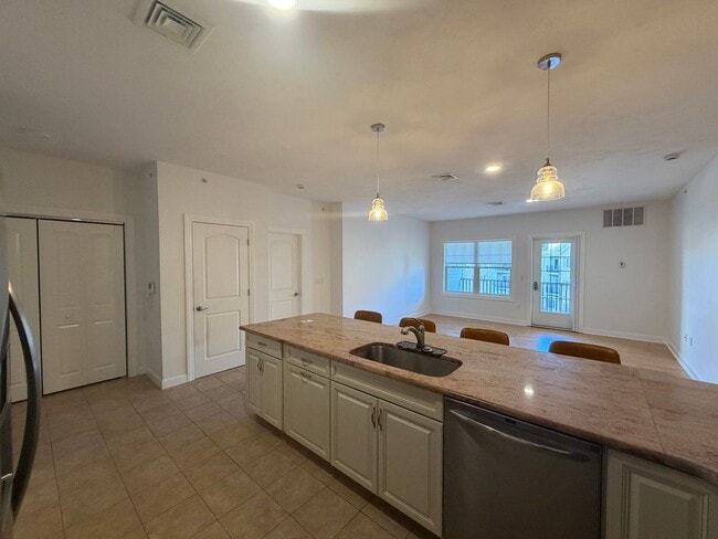 Building Photo - Danvers Updated 3 Bed 2 Bath | Top Floor Condo | Avail Now