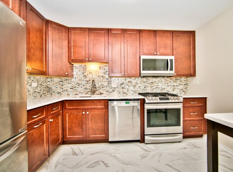 Building Photo - 1206 E Fairview St