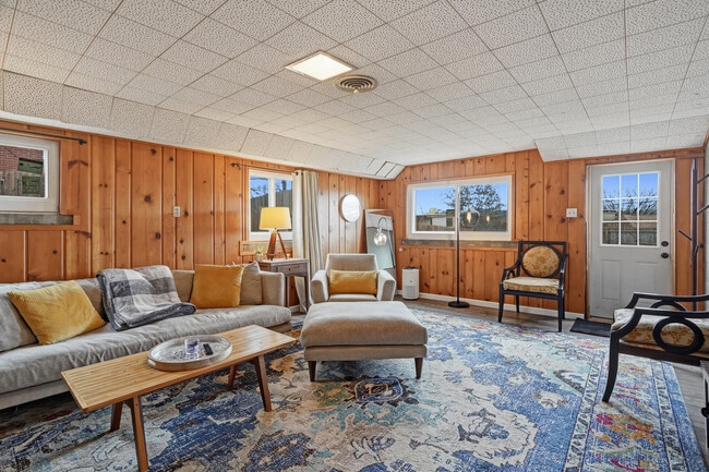 Building Photo - 208 Westridge Dr