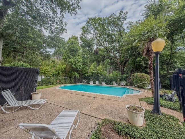 Building Photo - 3839 Dry Creek Dr