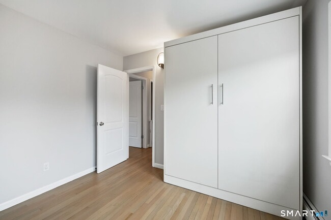 Building Photo - 5 River St