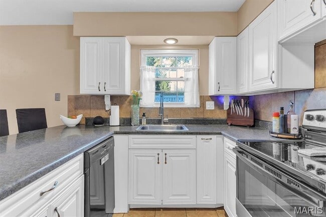 Building Photo - 1656 Herault Pl