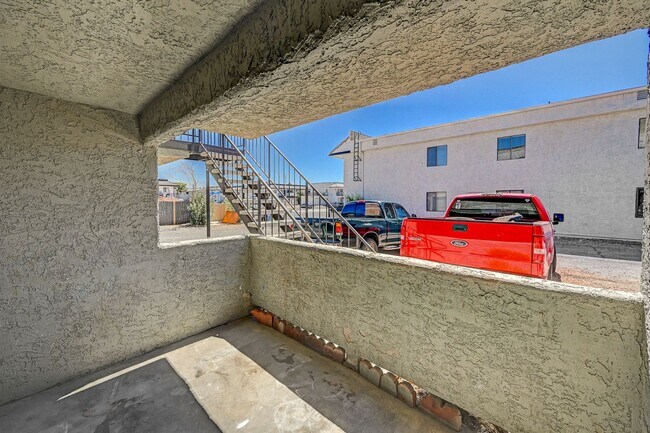 Building Photo - 1305 Kari Lee Ct
