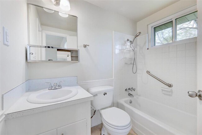Building Photo - 2713 Friar Tuck Ln