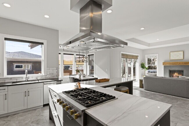 Building Photo - Modern Design Meets Mountain Living on Ben...