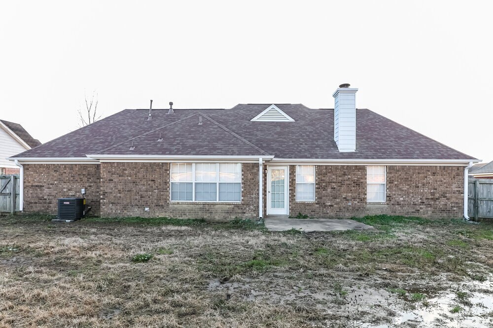 Building Photo - 7456 Jennifer Dr