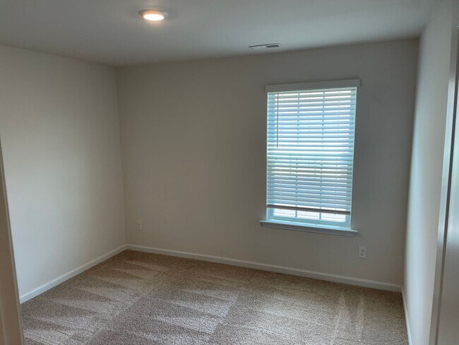 Building Photo - Complimentary Rent for a July ONLY Move in...