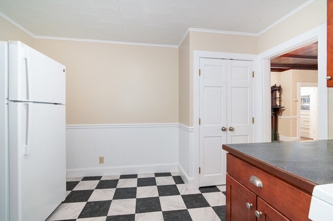 Building Photo - 11 French St