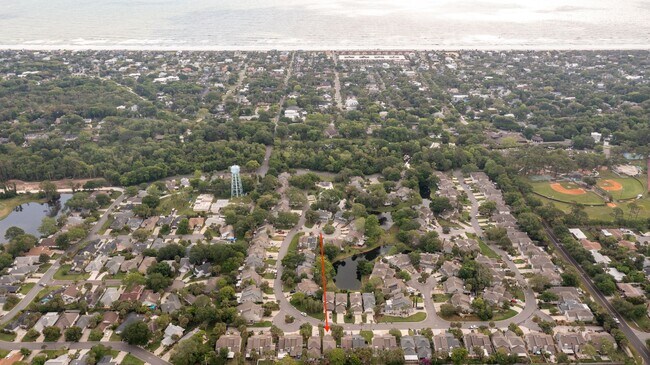 Building Photo - Less than a mile to the beach!!