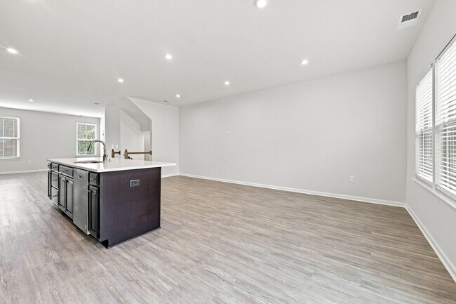 Building Photo - 707 Channing Park Cir