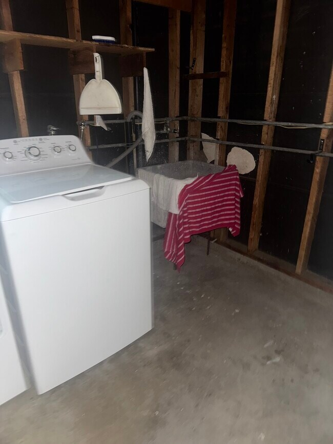 Building Photo - 4548 N Meridian Ave