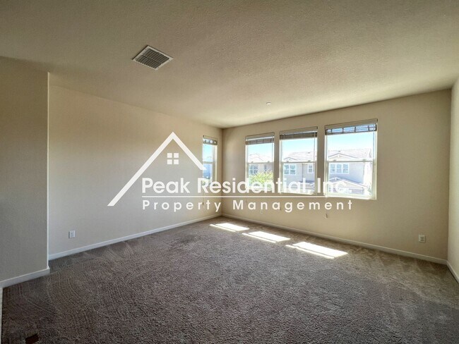 Building Photo - Beautiful Folsom 4bd/3ba Home with 2 Car G...
